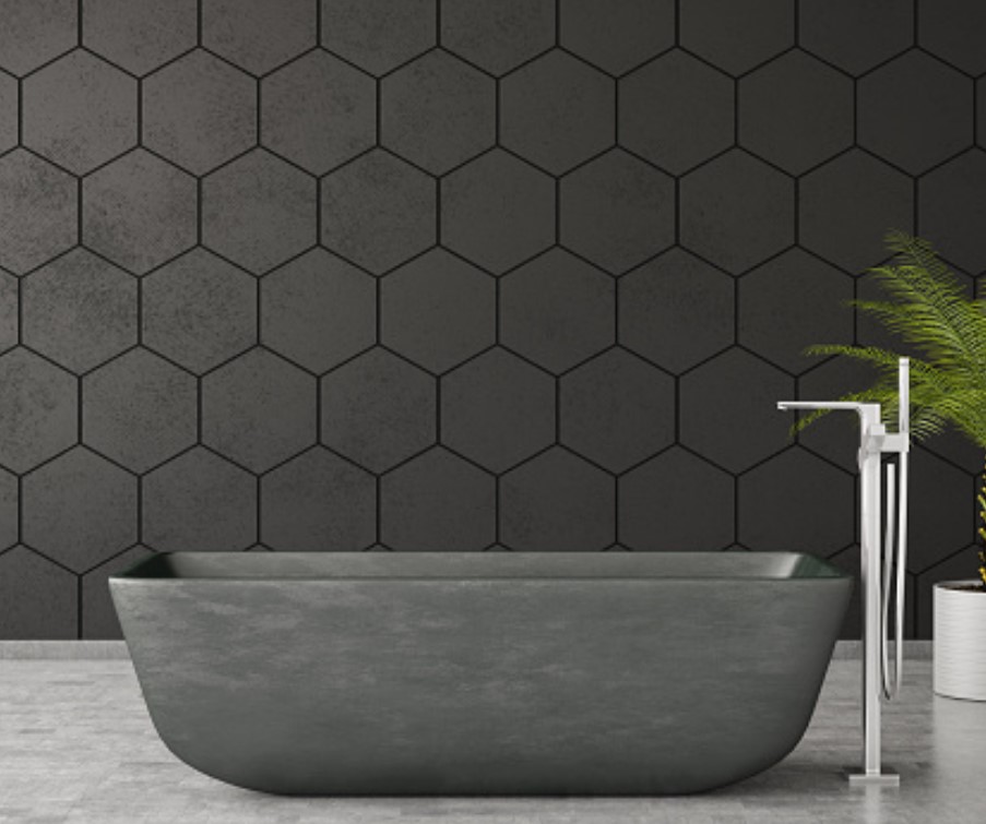 azulejos hexagonales en baño y tina